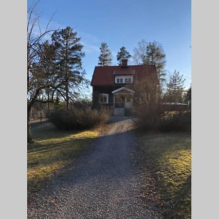 Egen Villa Pa Islandshastgard Riddarhyttan 外观 照片